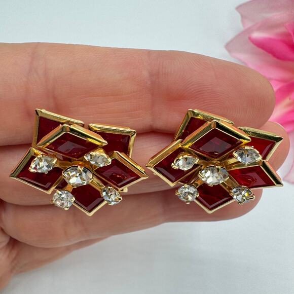 Vintage Red Square Crystal Dimensional
Bezel Set Layered Cluster Earrings - Picture 5 of 12